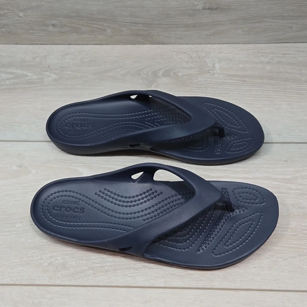 Crocs Women Outdoor Thong Flats rubber sandals shoes sz 8
